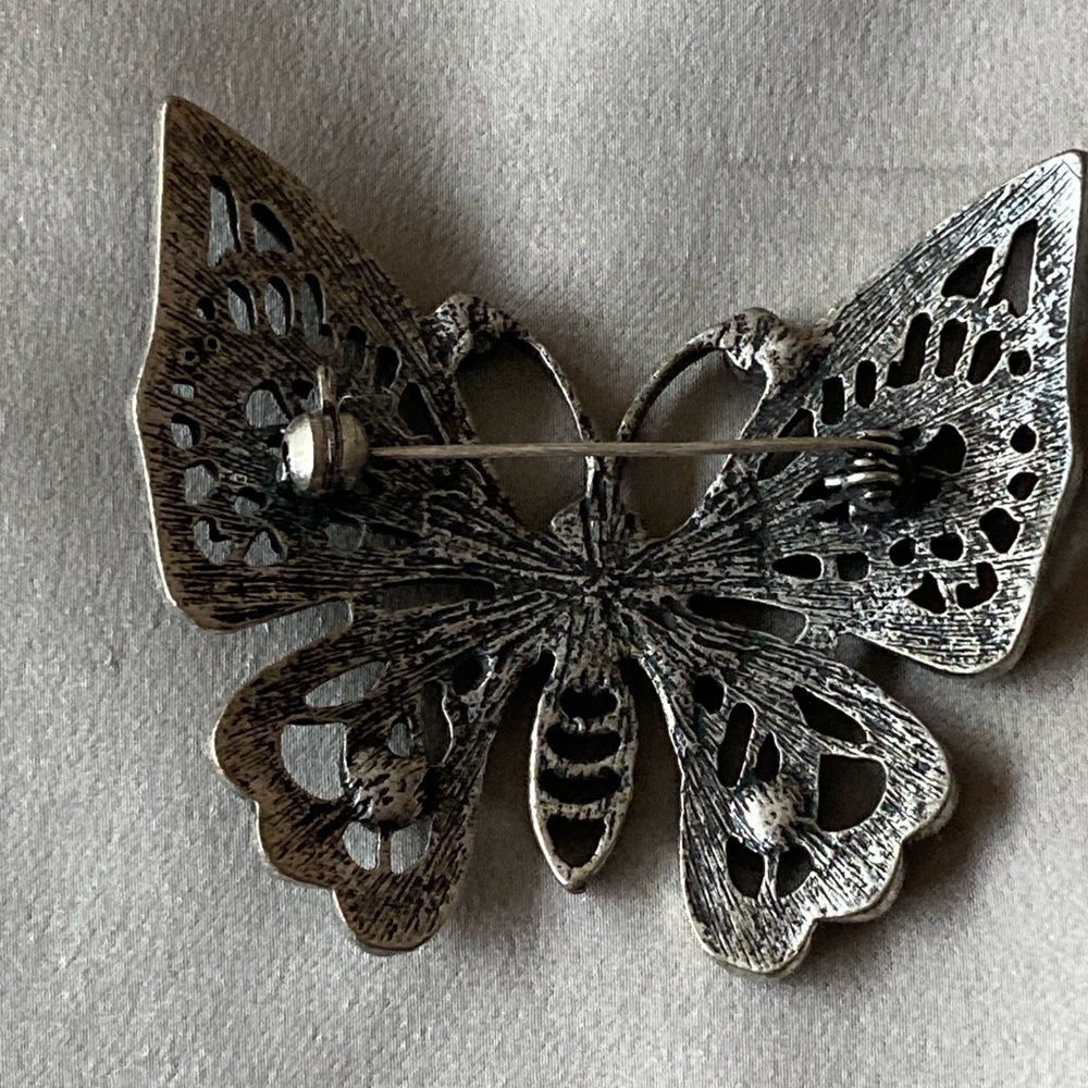Metal Butterfly Brooch with sparkle stones - Picture 4 of 6